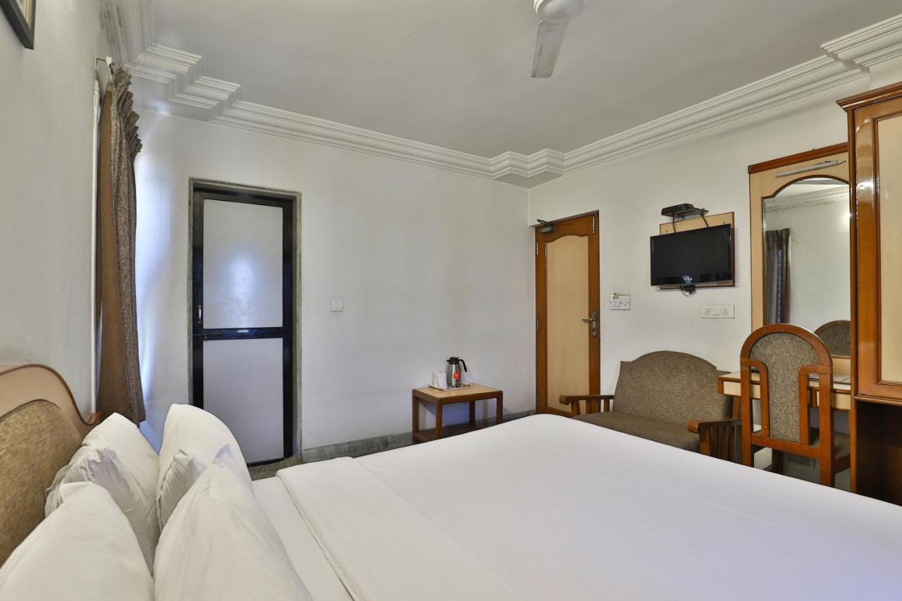 Hotel Midtown Surate Exterior foto