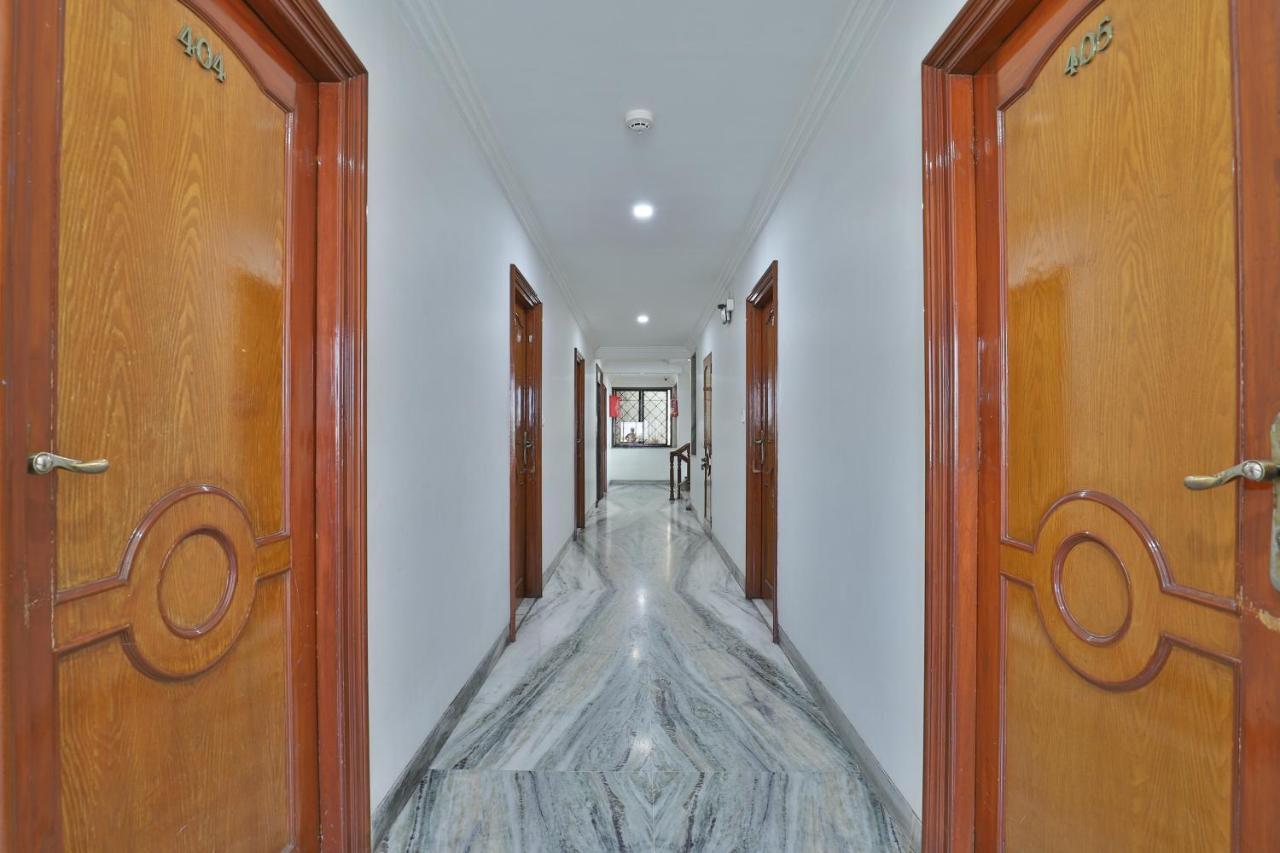 Hotel Midtown Surate Exterior foto